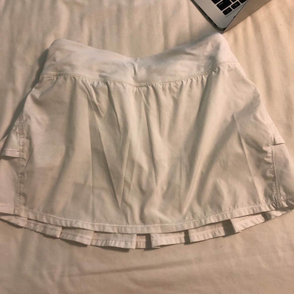 White Ivivva ruffle back tennis skirt